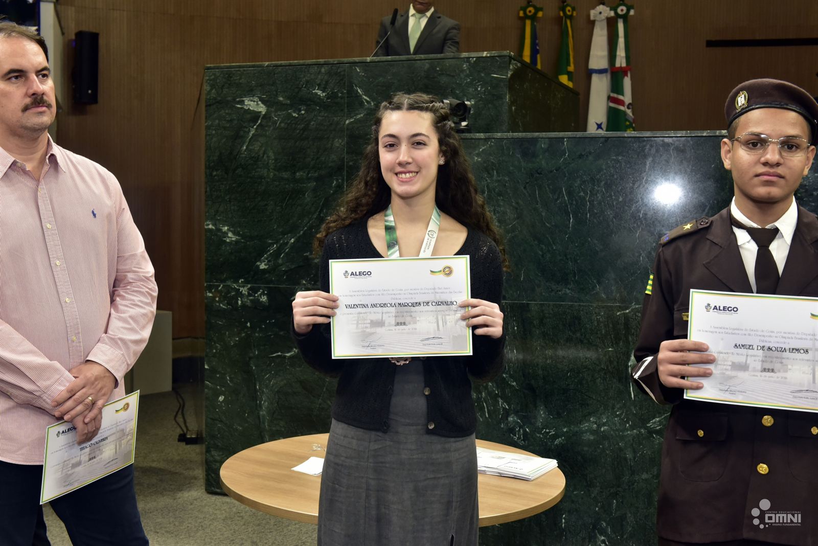 Alunos do OMNI homenageados na Assembleia Legislativa pela Olimpíada de Matemática