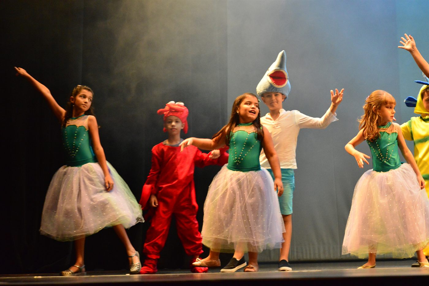 Alunos das Séries Iniciais do OMNI no Teatro SESI em 2019