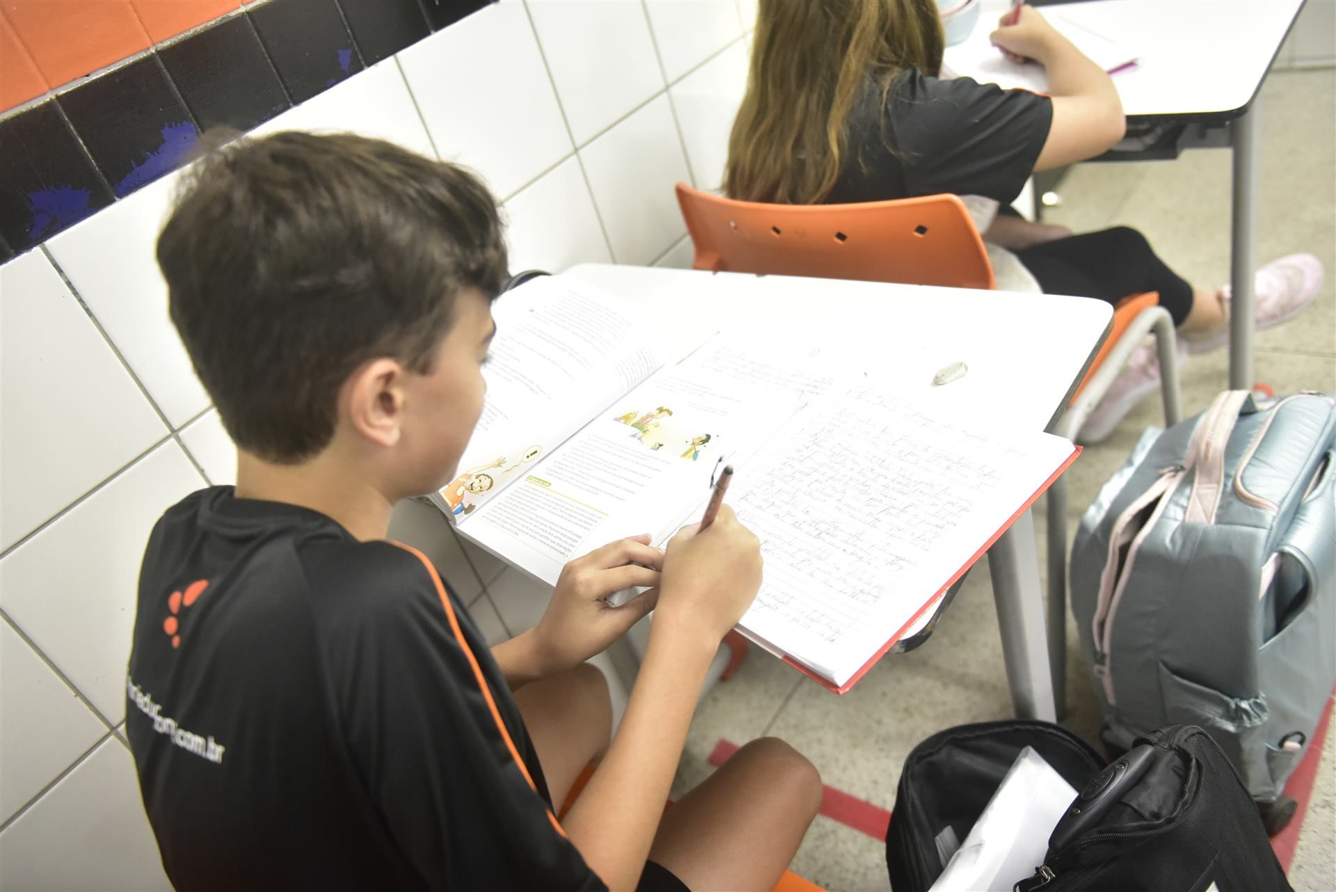 Sala de aula climatizada do Centro Educacional OMNI